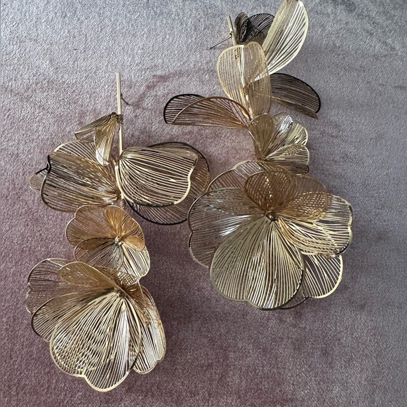 Gold Metal Flower Dangle Earrings - Picture 4 of 4